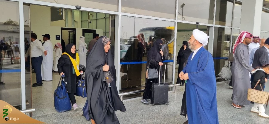 استقبال مسئول دفتر نمایندگی بعثه در مکه مکرمه از آخرین کاروان عمره 3