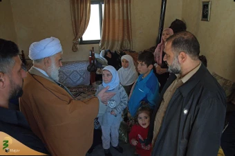 دیدار و گفت‌وگوی هیئت نمایندگان رهبر انقلاب با جمعی از جنگ‌زدگان سوری مستقر در لبنان 10