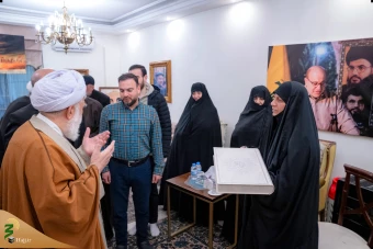 حضور نماینده رهبر انقلاب اسلامی در منزل خانواده‌های فرماندهان شهید حزب‌الله لبنان در بیروت 2