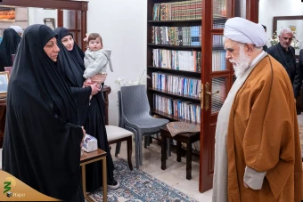 حضور نماینده رهبر انقلاب اسلامی در منزل خانواده‌های فرماندهان شهید حزب‌الله لبنان در بیروت 10