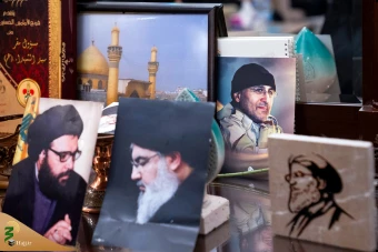 حضور نماینده رهبر انقلاب اسلامی در منزل خانواده‌های فرماندهان شهید حزب‌الله لبنان در بیروت 12