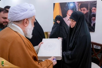 حضور نماینده رهبر انقلاب اسلامی در منزل خانواده‌های فرماندهان شهید حزب‌الله لبنان در بیروت 16