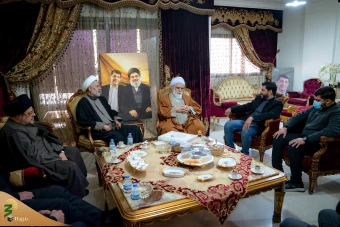 حضور نماینده رهبر انقلاب اسلامی در منزل خانواده‌های فرماندهان شهید حزب‌الله لبنان در بیروت 24