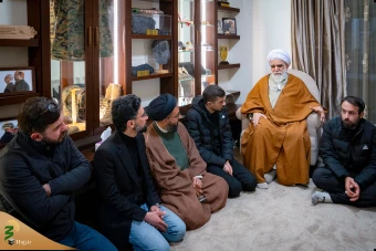 حضور نماینده رهبر انقلاب اسلامی در منزل خانواده‌های فرماندهان شهید حزب‌الله لبنان در بیروت 36
