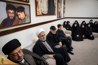 حضور نماینده رهبر انقلاب اسلامی در منزل خانواده‌های فرماندهان شهید حزب‌الله لبنان در بیروت 37