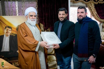 حضور نماینده رهبر انقلاب اسلامی در منزل خانواده‌های فرماندهان شهید حزب‌الله لبنان در بیروت 26