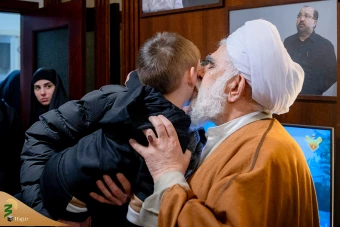 حضور نماینده رهبر انقلاب اسلامی در منزل خانواده‌های فرماندهان شهید حزب‌الله لبنان در بیروت 40