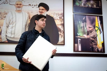 حضور نماینده رهبر انقلاب اسلامی در منزل خانواده‌های فرماندهان شهید حزب‌الله لبنان در بیروت 43