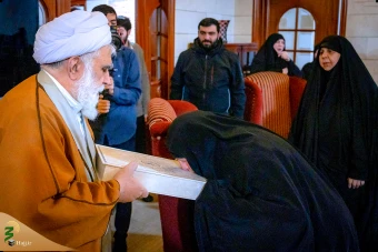 حضور نماینده رهبر انقلاب اسلامی در منزل خانواده‌های فرماندهان شهید حزب‌الله لبنان در بیروت 29