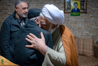 حضور نماینده رهبر انقلاب اسلامی در منزل خانواده‌های فرماندهان شهید حزب‌الله لبنان در بیروت 44
