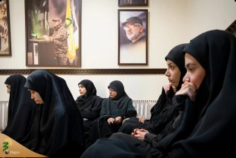 حضور نماینده رهبر انقلاب اسلامی در منزل خانواده‌های فرماندهان شهید حزب‌الله لبنان در بیروت 33