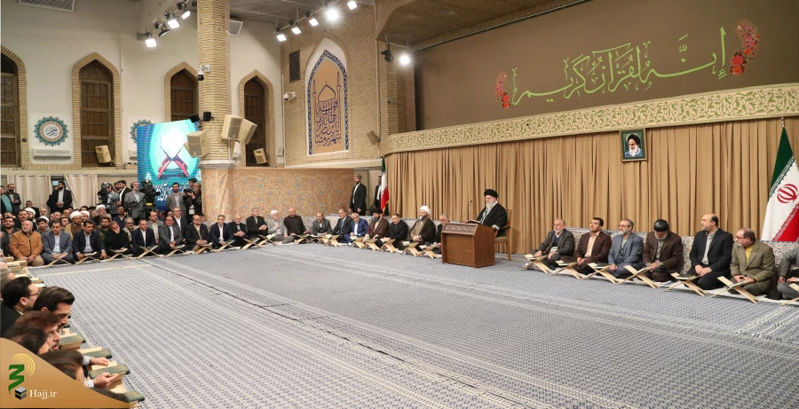 رهبر انقلاب در محفل انس با قرآن و در جمع اساتید و قاریان ممتاز و بین المللی تبیین کردند:
معجزه تلاوت؛ جاری شدن مفاهیم قرآنی در دلها و عمل به آنها 4