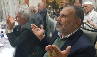 در نخستین شب جمعه ماه رمضان؛

نجوای عاشقانه کمیل در شهر پیامبر(ص) طنین‌انداز شد 10