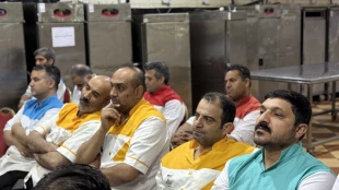 بازدید حجت‌الاسلام نجفی روحانی از آشپزخانه مدینه 9