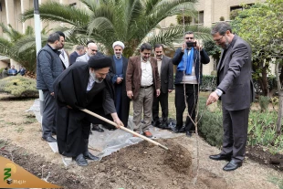 Head of Iranian pilgrims and Head of Hajj Organization Plant Two Fruitful Seedlings in Green Space of Hajj Organization 7