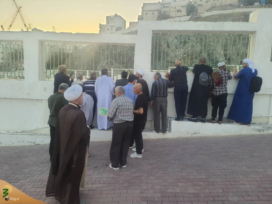 غربت مزار ام‌المؤمنین در مکه؛ حضور زائران ایرانی در قبرستان ابوطالب 9