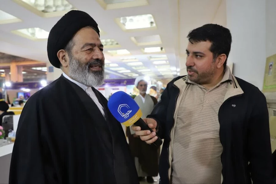 نماینده ولی فقیه در امور حج و زیارت:

بخش حوزوی نمایشگاه قرآن نسبت به سال های گذشته، رشد خوبی داشته است 2