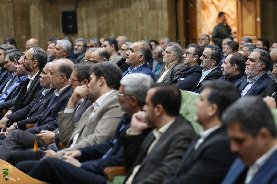 با حضور سرپرست حجاج ایرانی

همایش مدیران حج و زیارت با عوامل اجرایی حج 6 استان 
 5