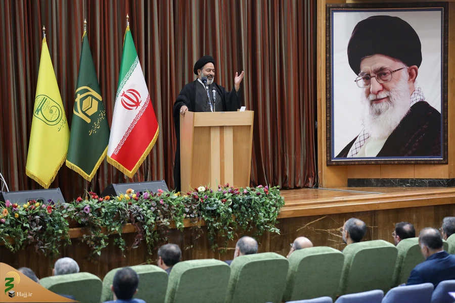 با حضور سرپرست حجاج ایرانی

همایش مدیران حج و زیارت با عوامل اجرایی حج 6 استان 
 4