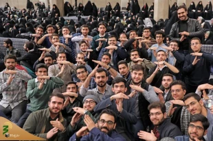 رهبر انقلاب  در دیدار رمضانی دانشجویان :

به هر ضربه احتمالی ، قاطعانه پاسخ خواهیم داد 2
