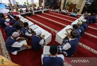 اندونزی میزبان بزرگ‌ترین مراسم ختم قرآن با مشارکت ۳۵۰ هزار گروه در ماه رمضان
