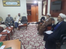پاسخگویی به شبهات و بررسی مشکلات زائران اهل سنت در دیدار روحانیون با مسئول بعثه رهبری در مکه 3