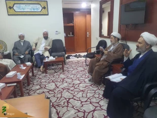 پاسخگویی به شبهات و بررسی مشکلات زائران اهل سنت در دیدار روحانیون با مسئول بعثه رهبری در مکه 3
