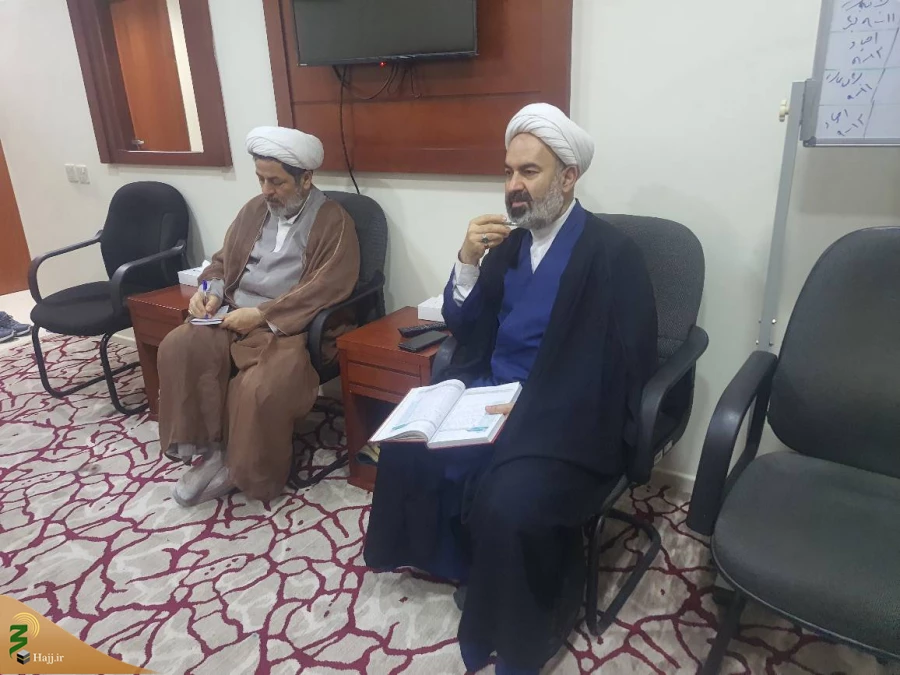پاسخگویی به شبهات و بررسی مشکلات زائران اهل سنت در دیدار روحانیون با مسئول بعثه رهبری در مکه 8