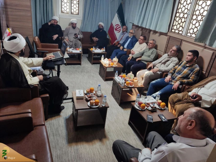 دیدار سه نماینده مجلس با مسئول دفتر نمایندگی بعثه مقام معظم رهبری در مدینه + منتظر تأیید 2