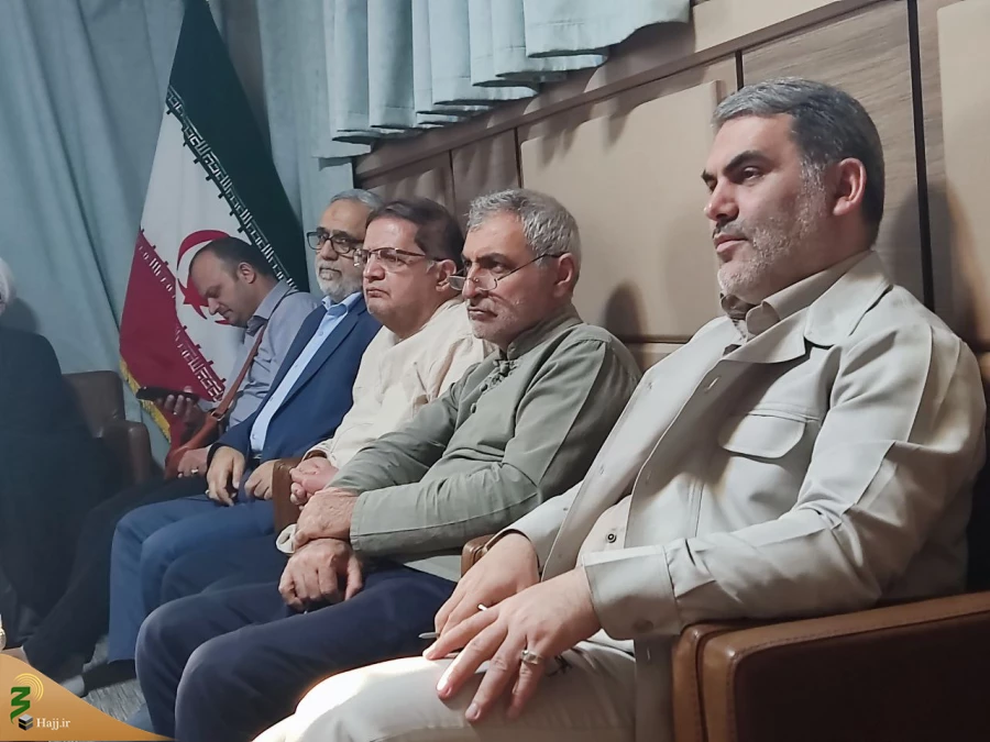 دیدار سه نماینده مجلس با مسئول دفتر نمایندگی بعثه مقام معظم رهبری در مدینه + منتظر تأیید 5