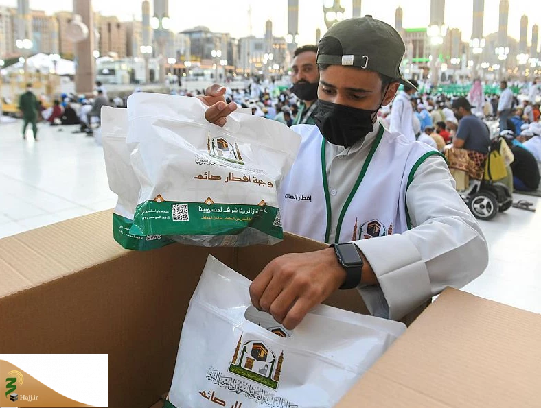 سفره‌های افطار در مسجدالحرام؛ اطعام روزه‌داران در جوار خانه خدا 7