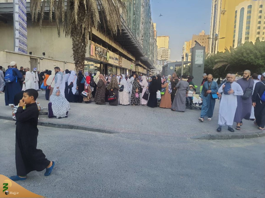 سفره‌های افطار در مسجدالحرام؛ اطعام روزه‌داران در جوار خانه خدا 20سفره‌های افطار در مسجدالحرام؛ اطعام روزه‌داران در جوار خانه خدا 26