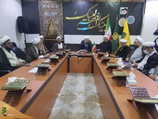 بررسی مشکلات زائران سالمند و معذور در جلسه روحانیون کاروان ها با مسئول دفتر بعثه رهبری در مکه 2