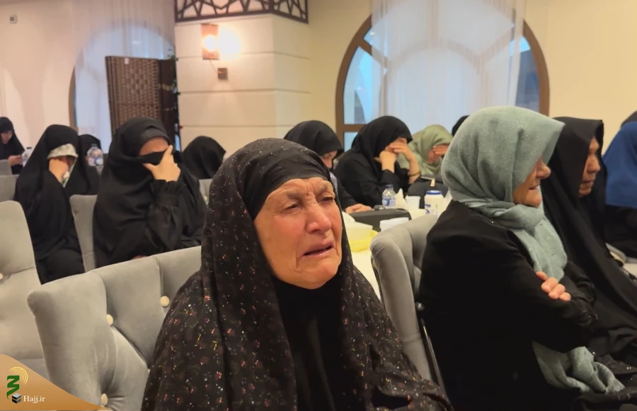 از دعا تا دلدادگی در شب قدر مدینه،

از زمزمه جوشن کبیر تا سوگ بزرگترین آیت الهی 10