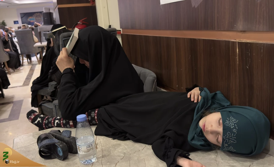 از دعا تا دلدادگی در شب قدر مدینه،

از زمزمه جوشن کبیر تا سوگ بزرگترین آیت الهی 3