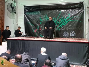 مثل امام مثل کعبه است
 2