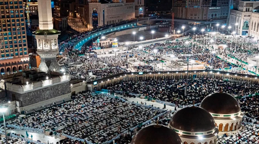 رکورد حضور زائران در شب قدر؛ مسجدالحرام میزبان بیش از ۳ میلیون نمازگزار و عمره‌گزار شد 2