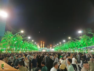 زائران اباعبدالله الحسین علیه السلام در آخرین شب جمعه ماه مبارک رمضان بعنوان شب زیارتی امام حسین علیه السلام در بین الحرمین کربلا گرد هم آمدند 3