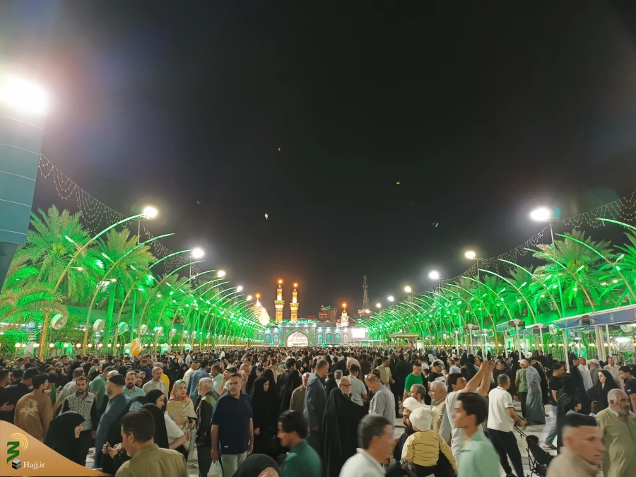 زائران اباعبدالله الحسین علیه السلام در آخرین شب جمعه ماه مبارک رمضان بعنوان شب زیارتی امام حسین علیه السلام در بین الحرمین کربلا گرد هم آمدند 3