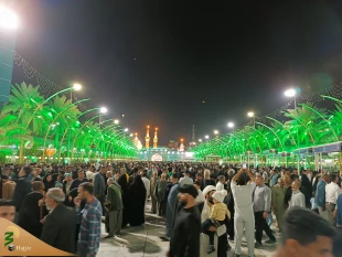 زائران اباعبدالله الحسین علیه السلام در آخرین شب جمعه ماه مبارک رمضان بعنوان شب زیارتی امام حسین علیه السلام در بین الحرمین کربلا گرد هم آمدند 4