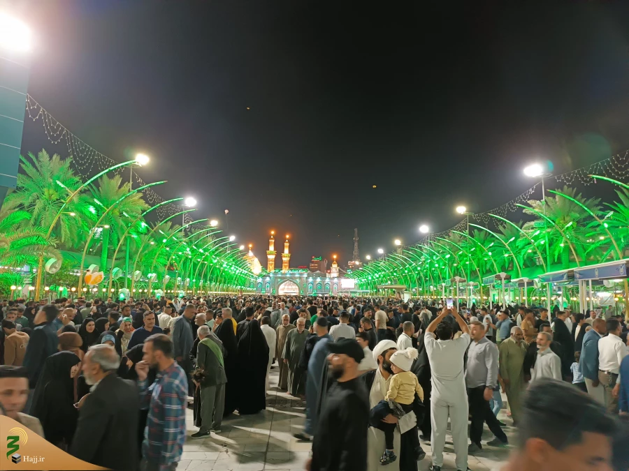 زائران اباعبدالله الحسین علیه السلام در آخرین شب جمعه ماه مبارک رمضان بعنوان شب زیارتی امام حسین علیه السلام در بین الحرمین کربلا گرد هم آمدند 4
