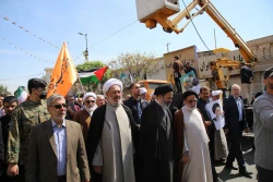 حضور نماینده ولی فقیه در امور حج و زیارت در راهپیمایی روز جهانی قدس قم 10