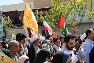 Supreme Leader's representative in Hajj and Pilgrimage affairs at the International Quds Day procession in Qom 3