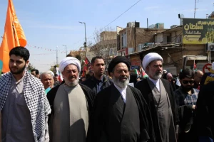 حضور ممثل الولي الفقيه في شوون الحج و الزيارة في مسيرات يوم القدس العالمي في مدينة قم