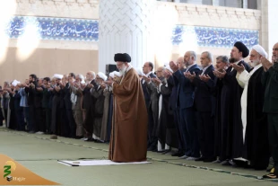 رهبر انقلاب نماز عید فطر را اقامه کردند 2