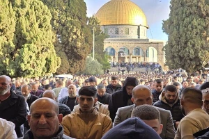 حضور ۱۲۰ هزار فلسطینی در نماز عید فطر مسجدالاقصی