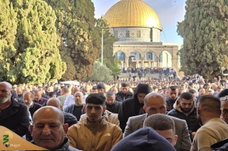 حضور ۱۲۰ هزار فلسطینی در نماز عید فطر مسجدالاقصی