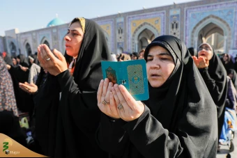 اقامه نماز عید فطر در حرم مطهر رضوی 11