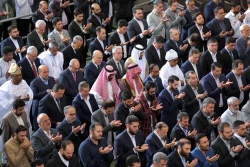 اقامه نماز عید فطر به امامت مقام معظم رهبری 16