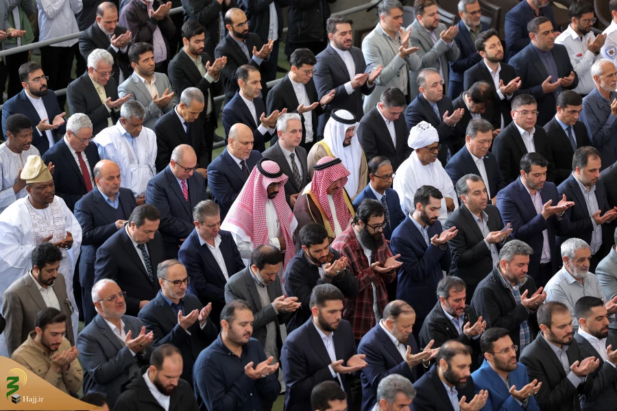 اقامه نماز عید فطر به امامت مقام معظم رهبری 16